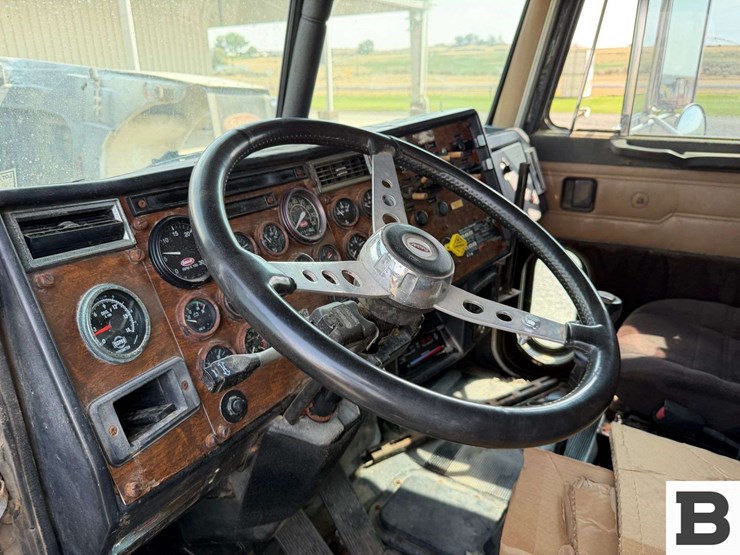1989-peterbilt-377-image-66