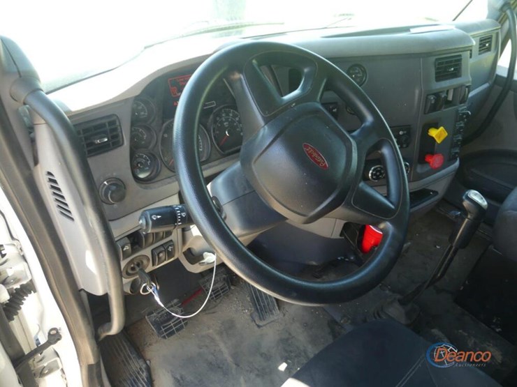 2016-peterbilt-579-image-14