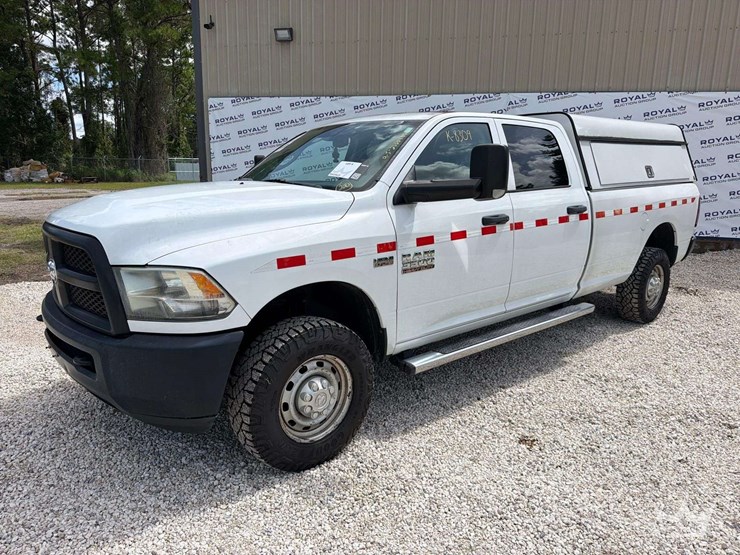 2015-dodge-3500-image-1