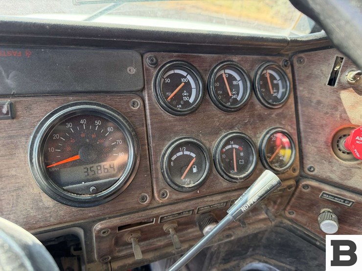 1996-freightliner-fld112-image-67