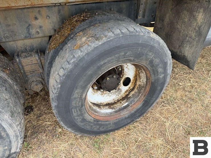 1988-mack-rd688s-image-26