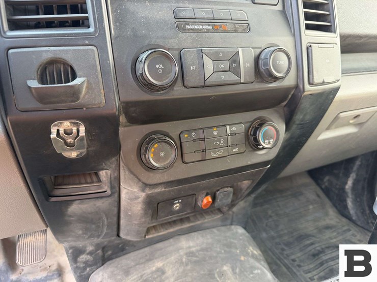 2016-ford-f150-image-32