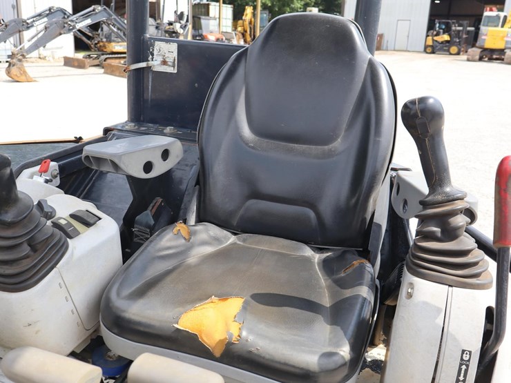 2017-deere-35g-image-19