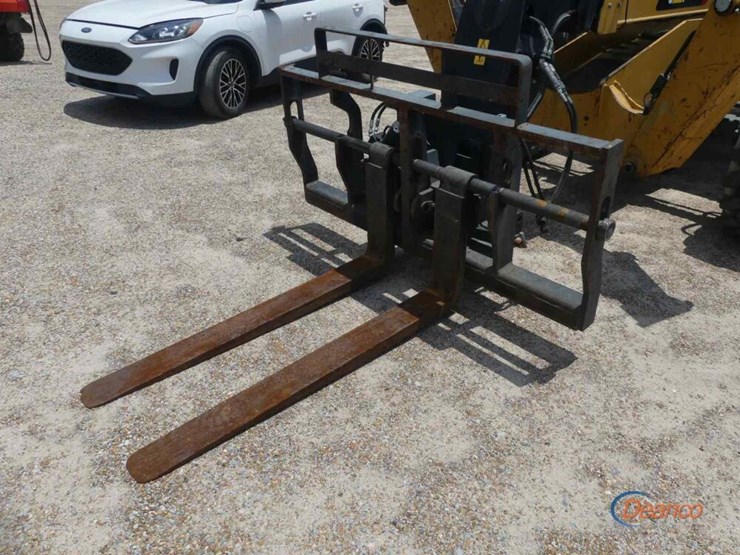 2020-caterpillar-th514d-image-6