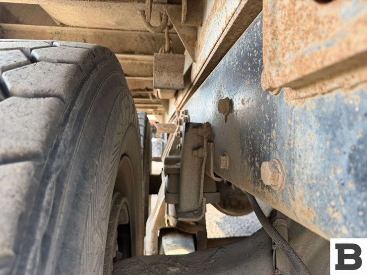 1996-freightliner-fld112-image-25