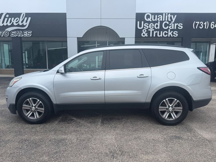 2017-chevrolet-traverse-lt-image-3