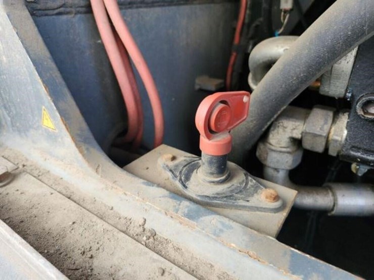 2011-liebherr-l586-image-40