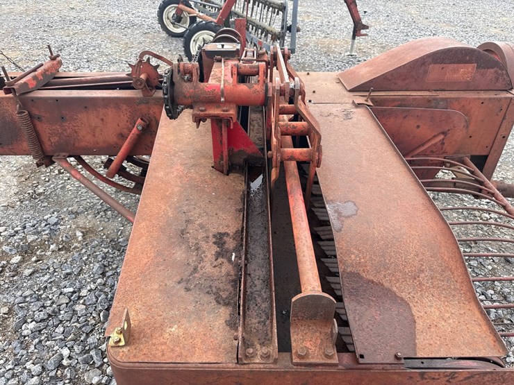 massey-ferguson-10-image-11