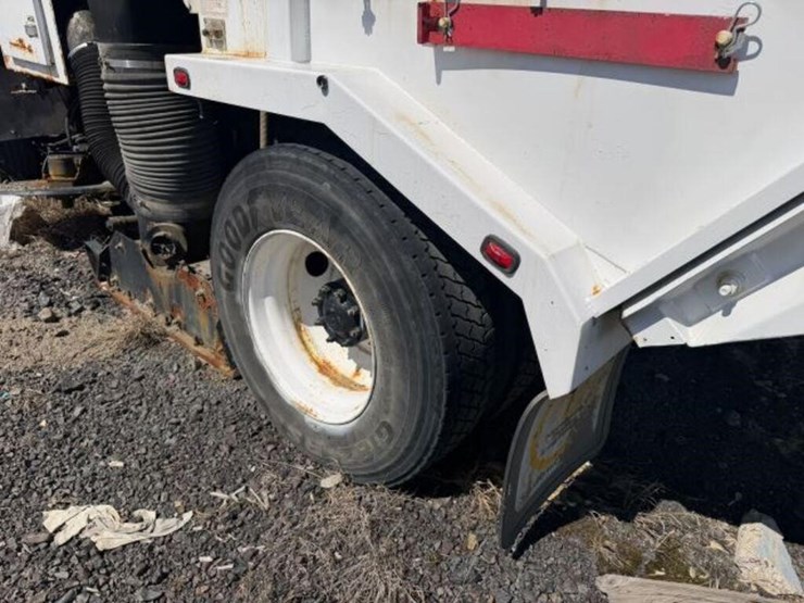 2004-freightliner-fc80-image-21