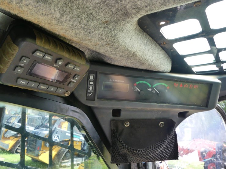 2020-deere-333g-image-18
