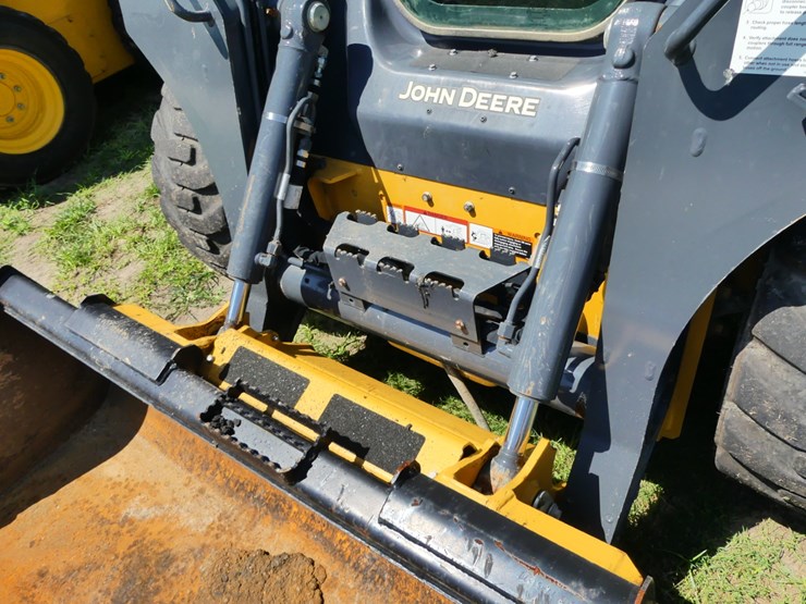 2024-deere-320g-image-11