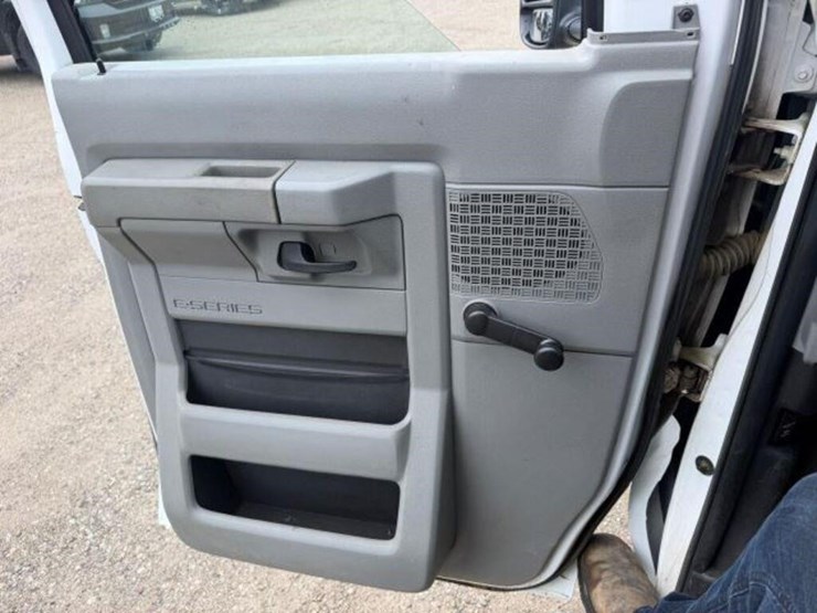 2014-ford-e450-image-13