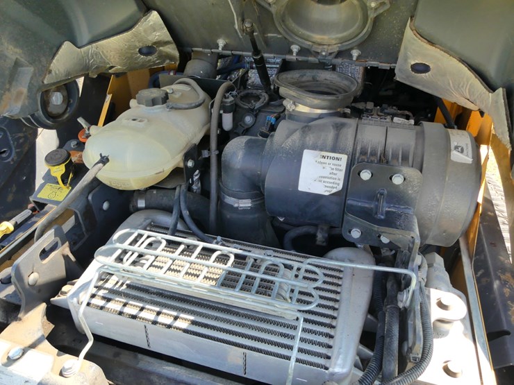 2024-deere-335p-image-9