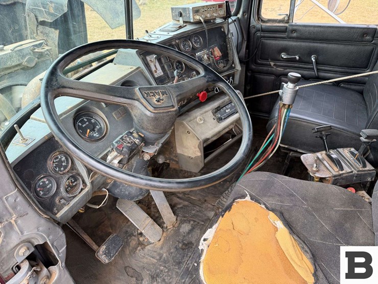 1988-mack-rd688s-image-51