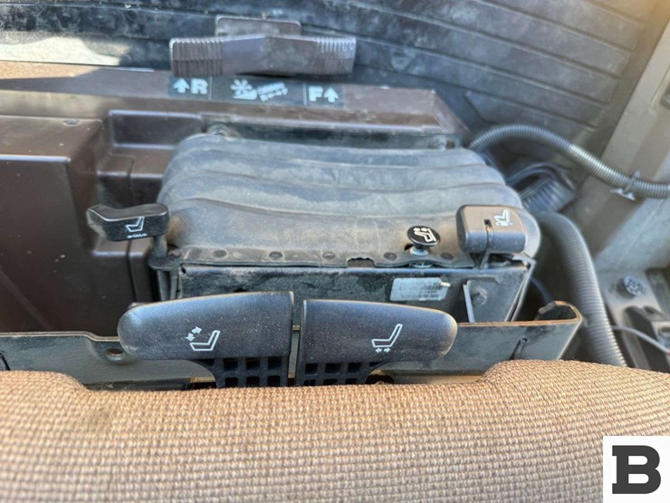 2000-john-deere-9650-sts-image-89