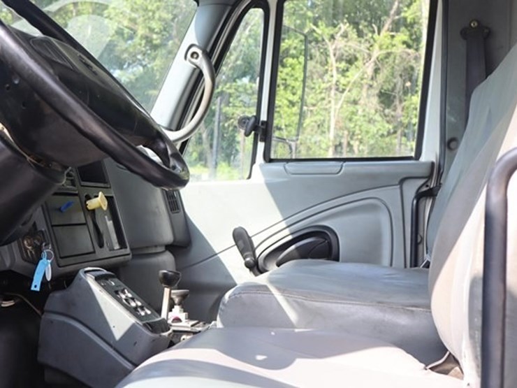 2005-international-durastar-4300-image-21