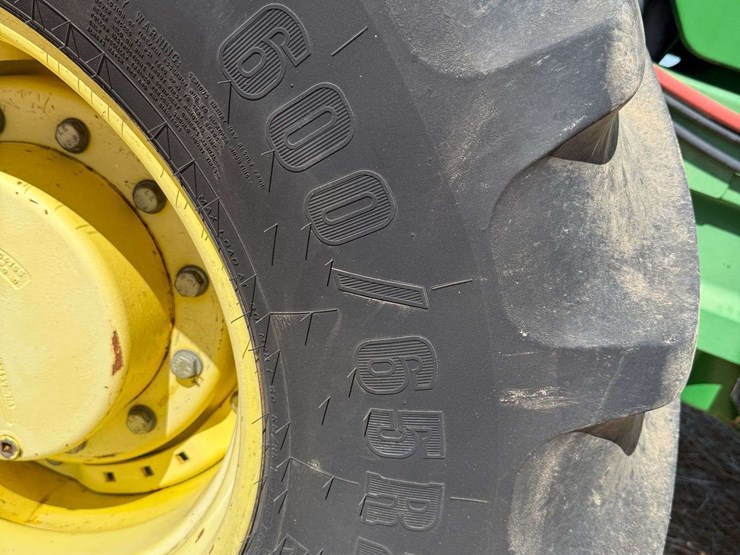 2001-john-deere-8110-image-27