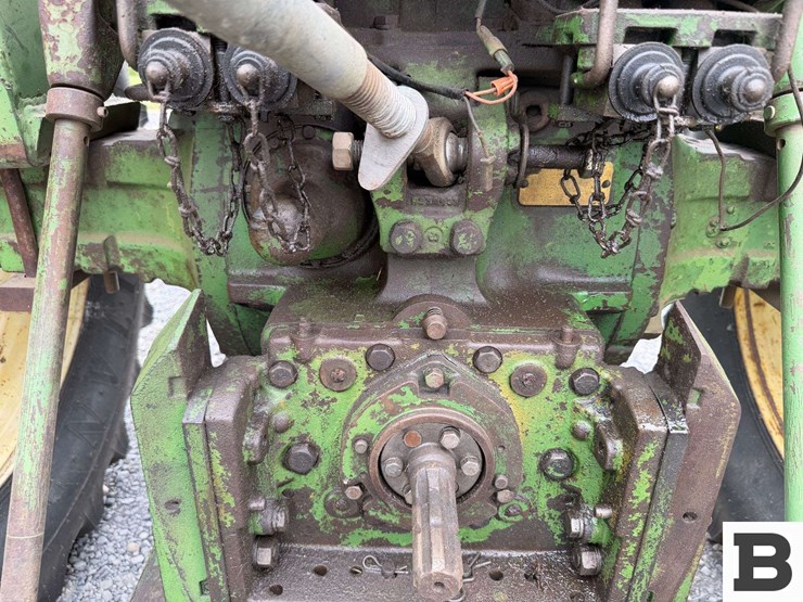 john-deere-3010-image-40