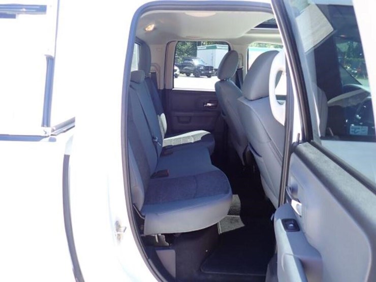 2016-dodge-1500-image-41
