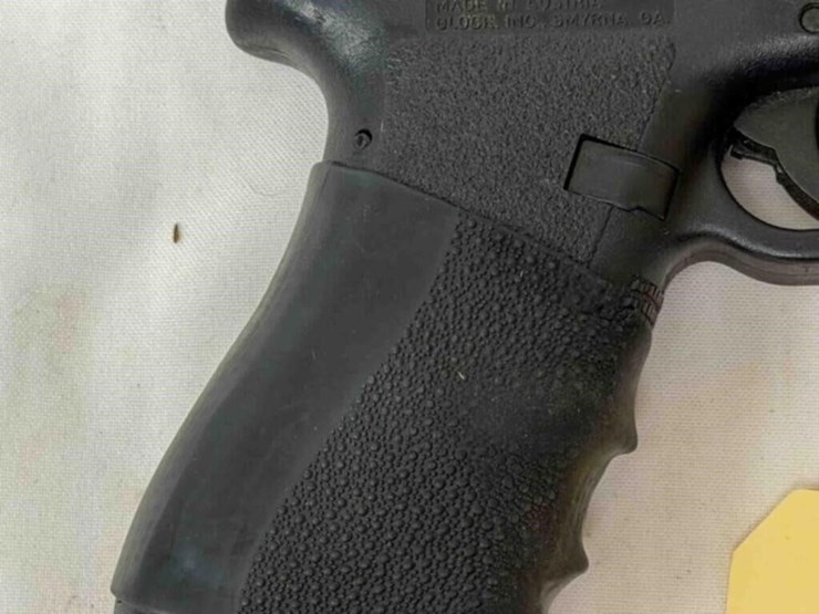 glock-model-21-45acp-pistol-image-13