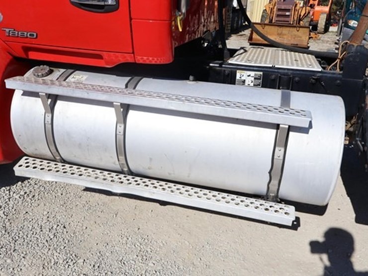 2015-kenworth-t880-image-21