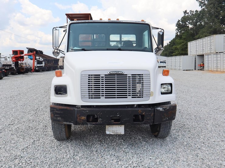 2001-freightliner-fl70-image-8