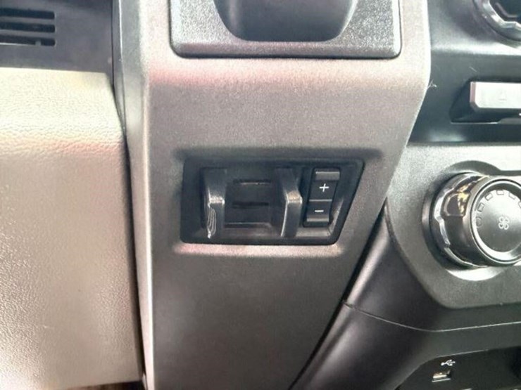 2017-ford-f550-xl-image-16