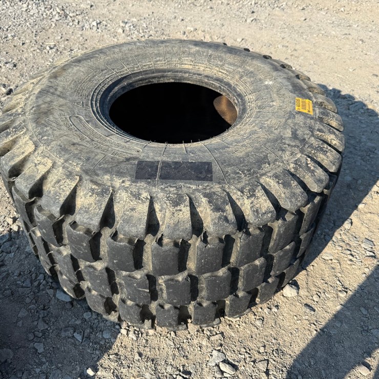 #40806 • 21.5 x16 Tractor Tire INV#40806
