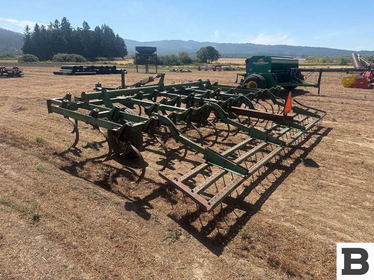 john-deere-16-image-3