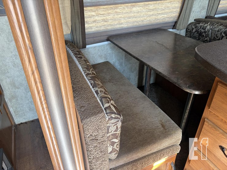 2011-keystone-rv-co-sprinter-255rks-image-18
