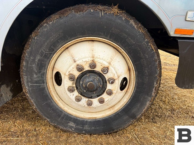 1991-volvo-gm-integral-sleeper-tractor-truck-image-58