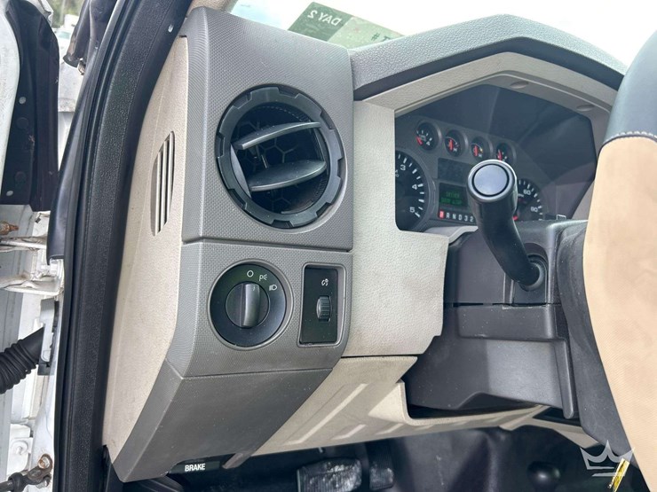2009-ford-l-image-23