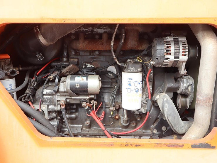 2010-jlg-8042-image-17