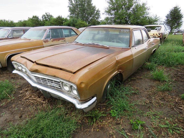 1966-chevrolet-biscayne-4dr-sedan-image-1