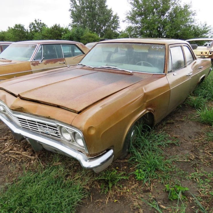 1966 Chevrolet Biscayne 4dr Sedan
