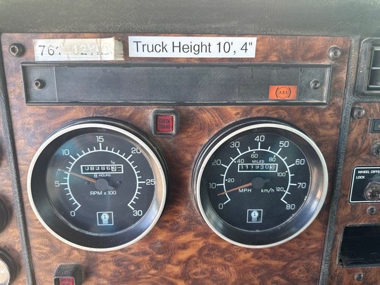 2000-kenworth-t300-image-21