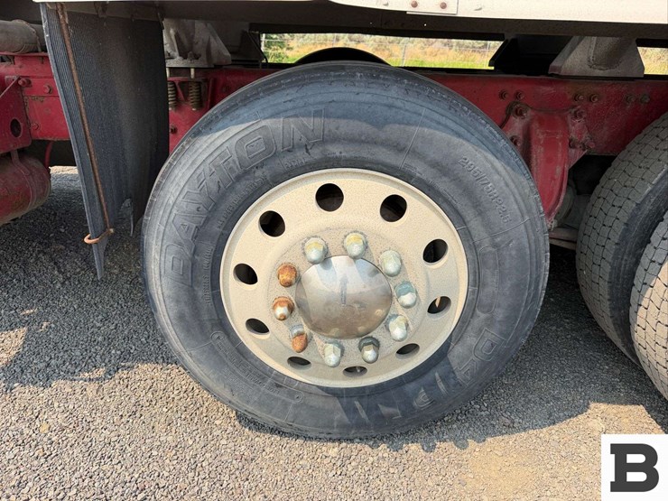 2001-freightliner-cst120-tank-truck-image-28