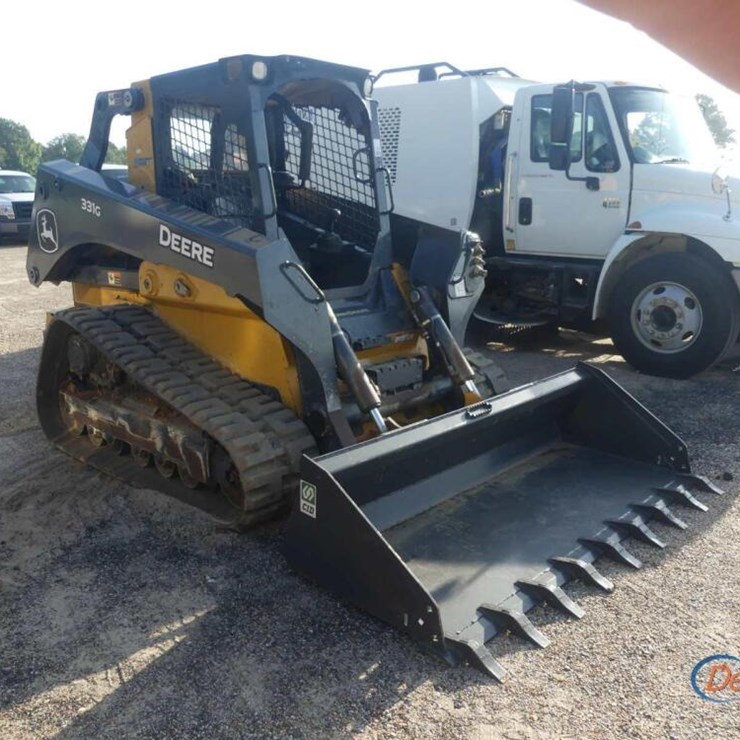 2023 DEERE 331G