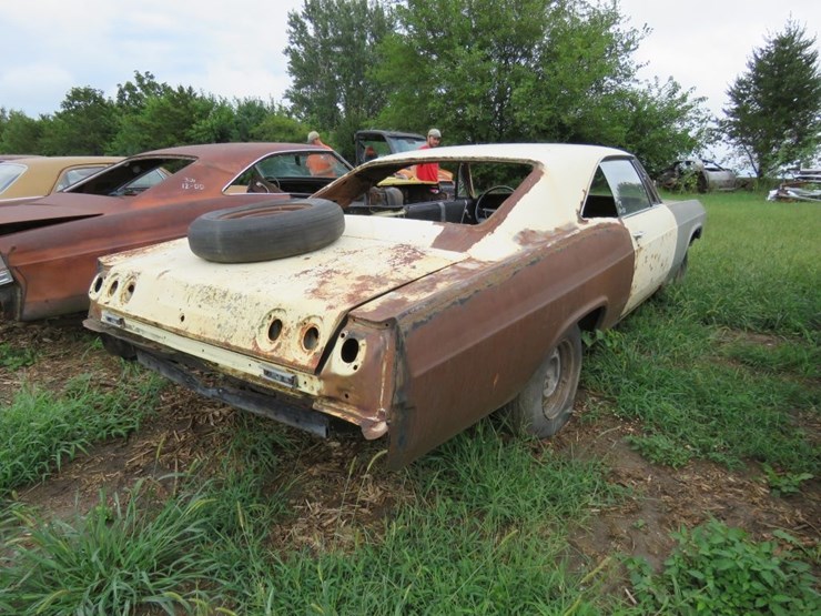 1965-chevrolet-impala-ss-2dr-ht-image-2