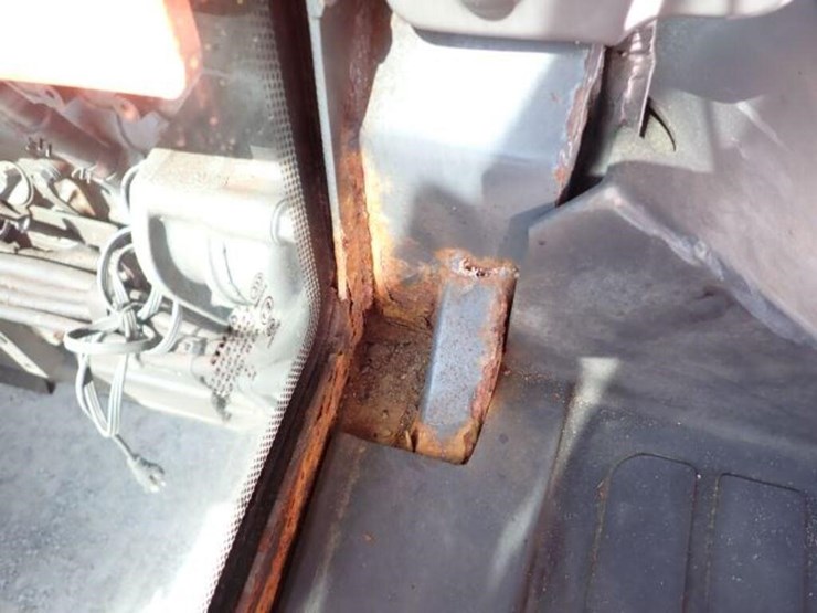 2009-kubota-m135x-image-41