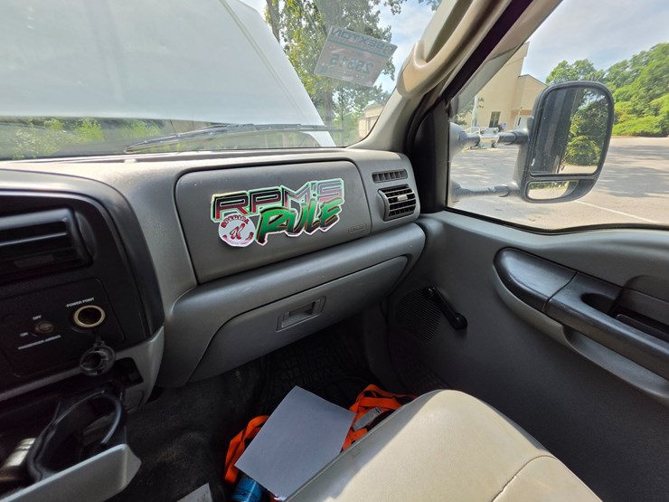 2006-ford-f550-image-43