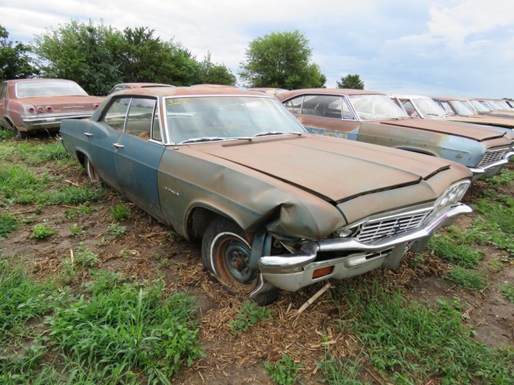 1966-chevrolet-impala-4dr-ht-image-3