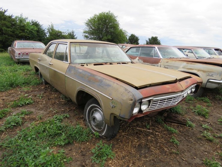 1966-chevrolet-impala-4dr-sedan-image-3