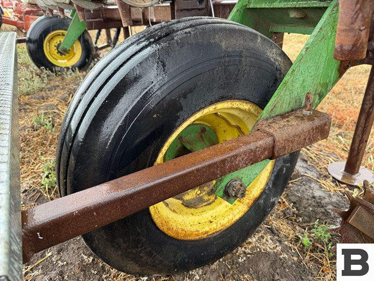 monosem-6-row-vacuum-planter--dnr-image-20