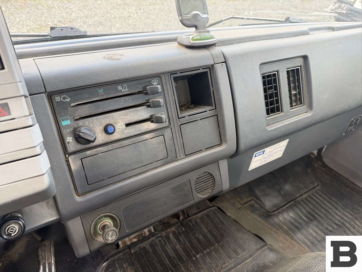 1997-gmc-w5500-image-36