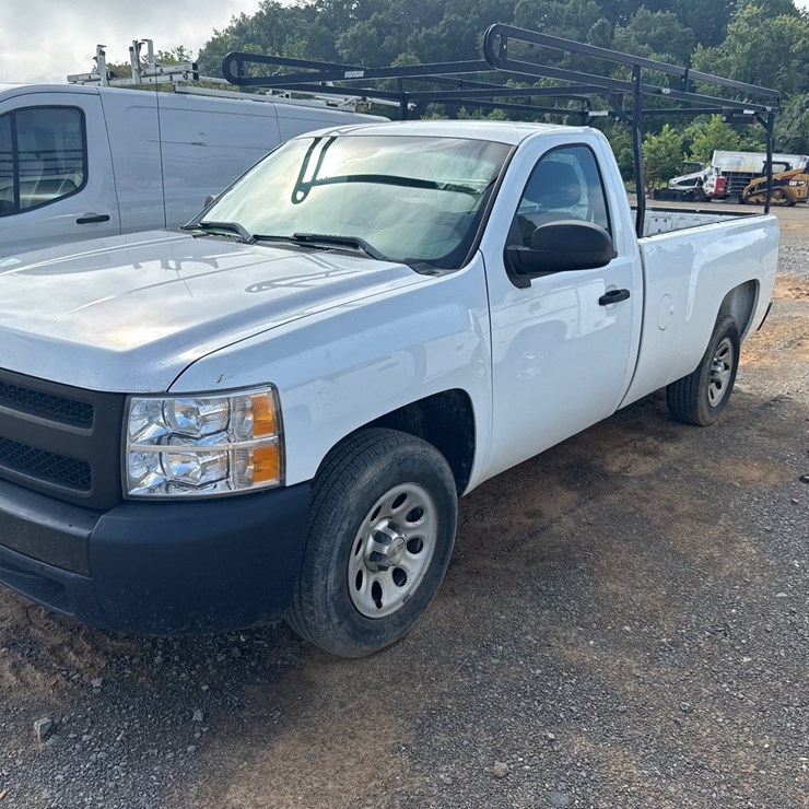 #1004 • 2013 Chevrolet Silverado Pickup Truck