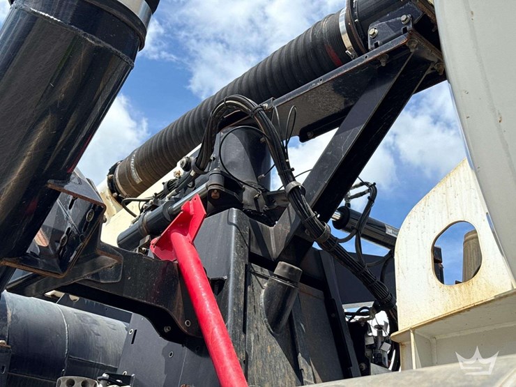 2020-peterbilt-567-image-26