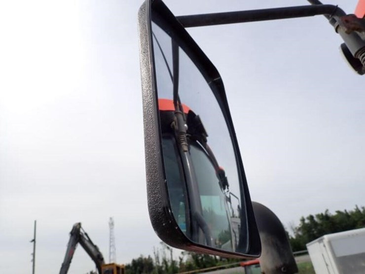 2019-kubota-m4-071-image-40