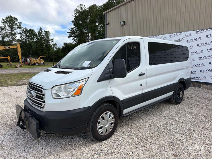 2019-ford-transit-image-1