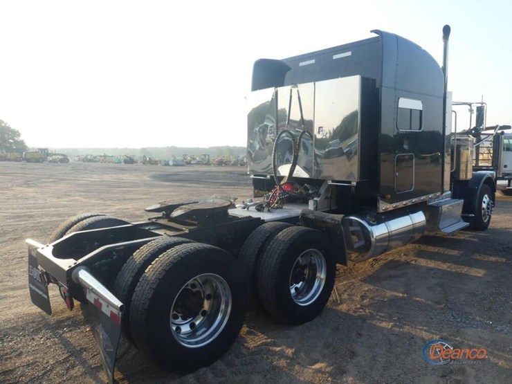 2013-peterbilt-388-image-2